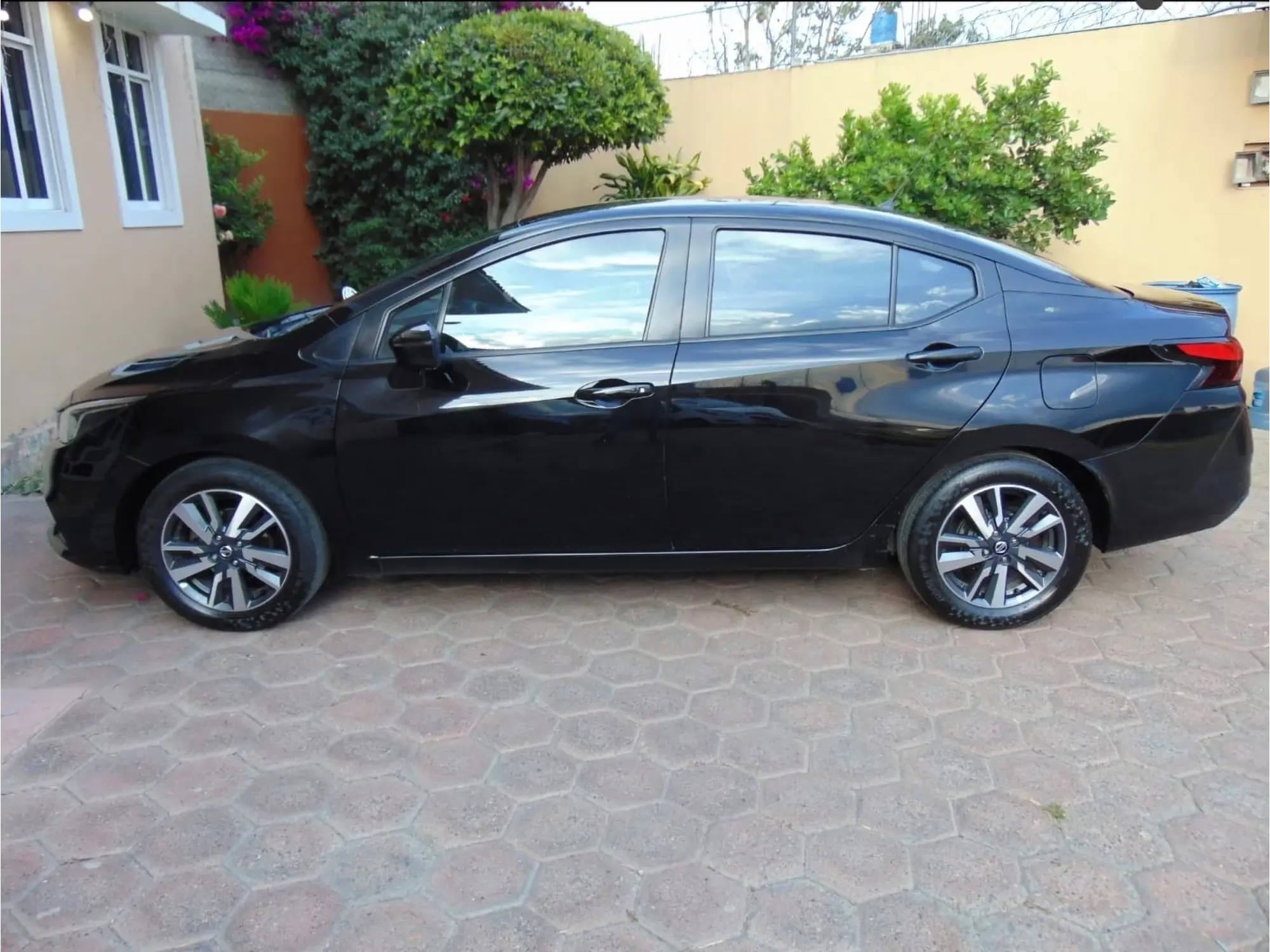 NISSAN VERSA 1.6 ADVANCE MT 2020 4