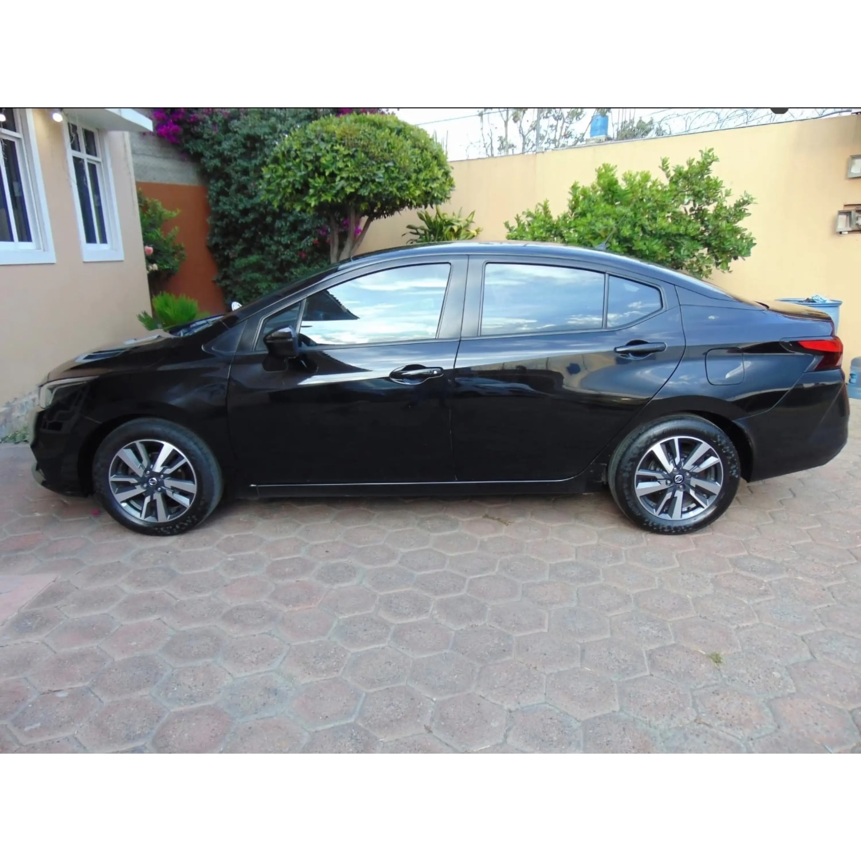 NISSAN VERSA 1.6 ADVANCE MT 2020 4