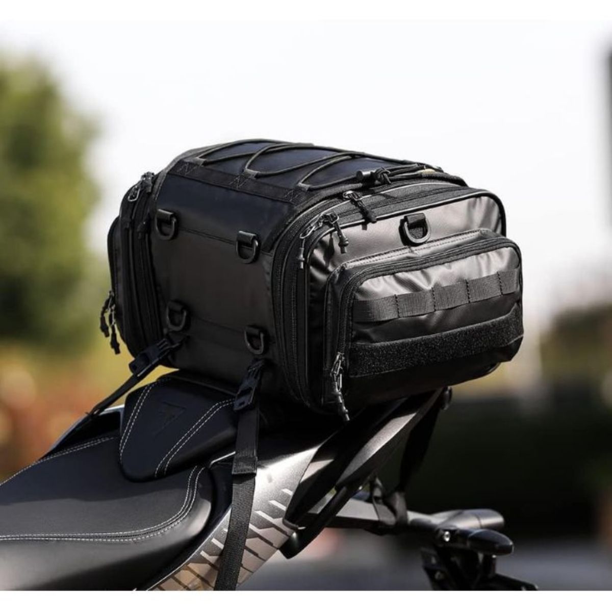 Bolso de cola moto Rhinowalk MT4026 expandible de 19L a 26L Impermeable | Moto & Aventura  4