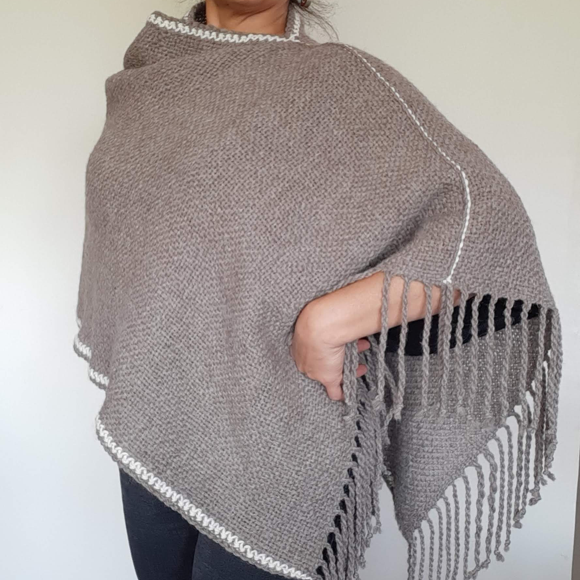 Poncho Asimétrico Alpaca 1