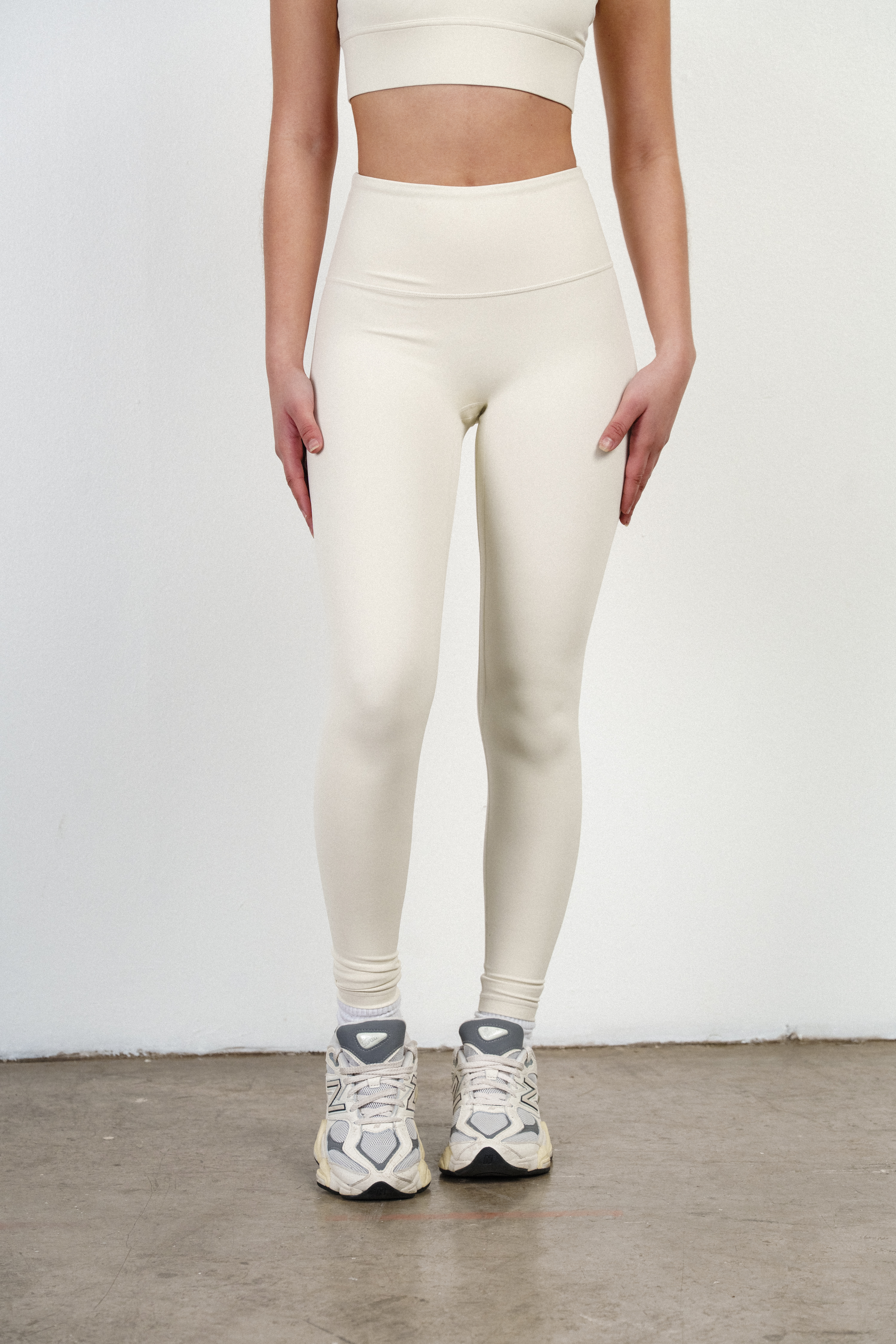 Noir Legging - Ivory 4