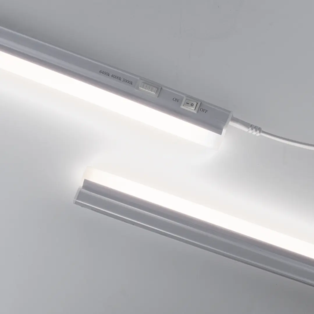 Régua AXINITE 30cm com interruptor 1x5W LED 550lm 3CCT C.30xL.2,2xAlt.3,5cm branco 3