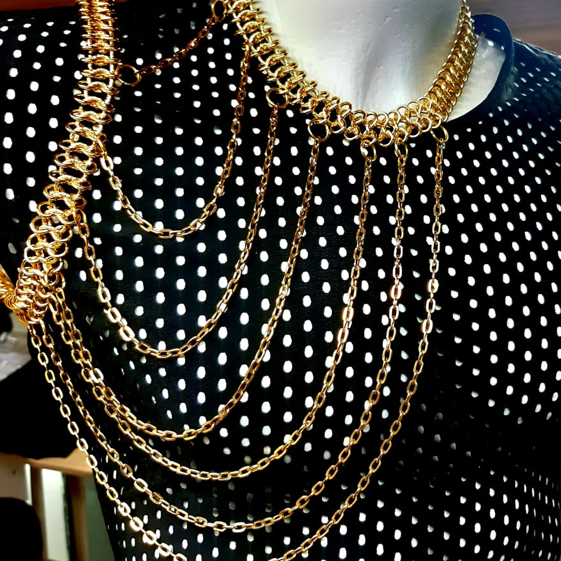 ARNES HOMBRES EN CADENAS HIMEROS 5