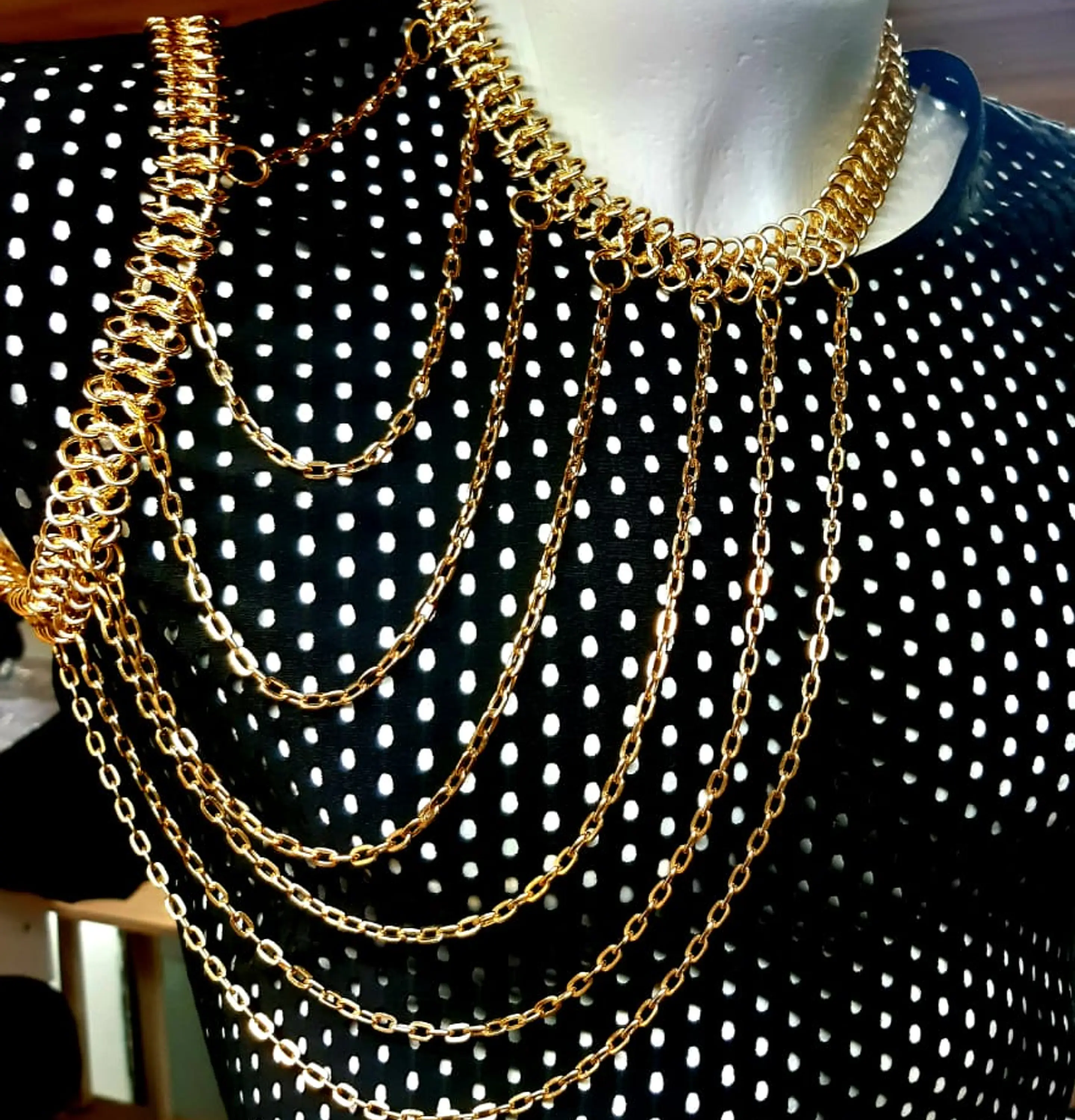 ARNES HOMBRES EN CADENAS HIMEROS 5
