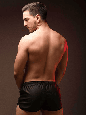 KINKY DUDE SHORT EN CUERO SINTETICO