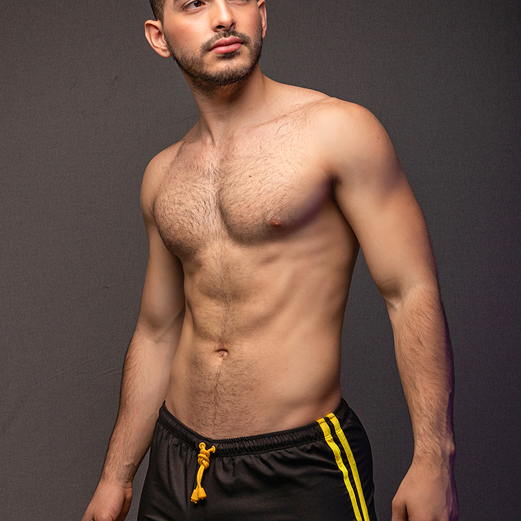 SHORT DEPORTIVO CORTO URBAN NEGRO CON AMARILLO 1