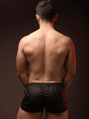 KINKY DUDE SHORT EN CUERO SINTETICO