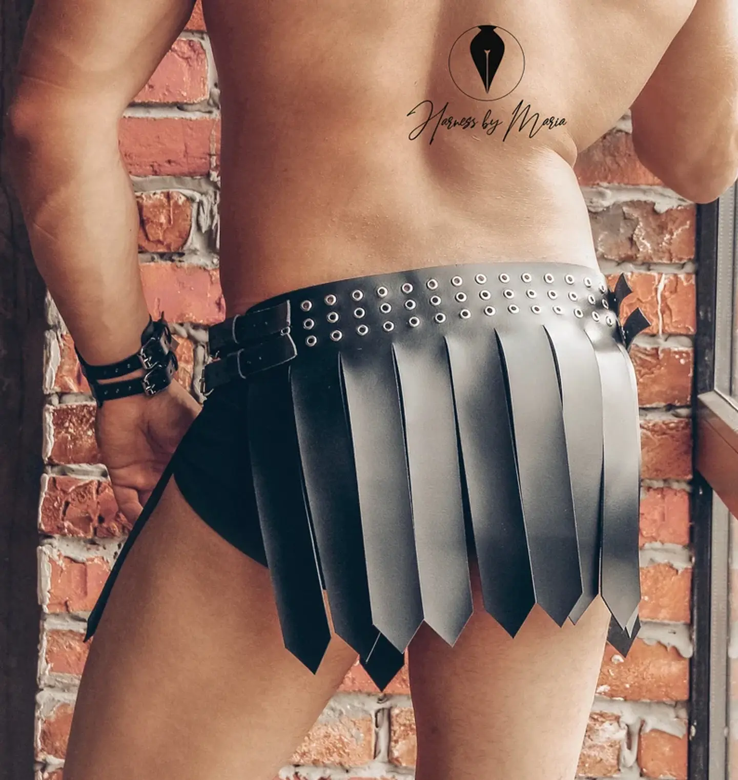 FALDA EN CUERO SINTETICO PARA HOMBRE 3
