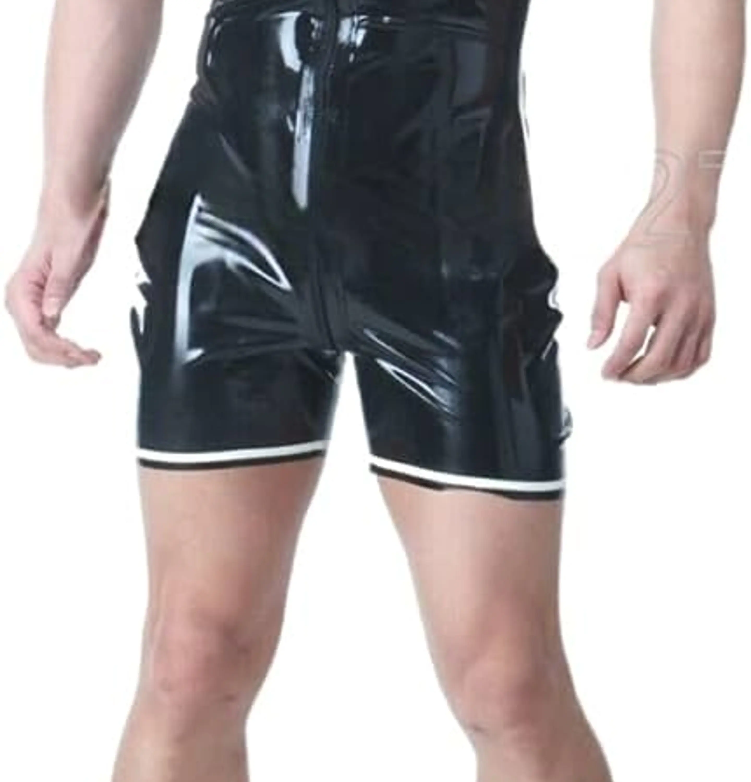 ENTERIZO  OVEROL CORTO EN CHAROL LATEX  1