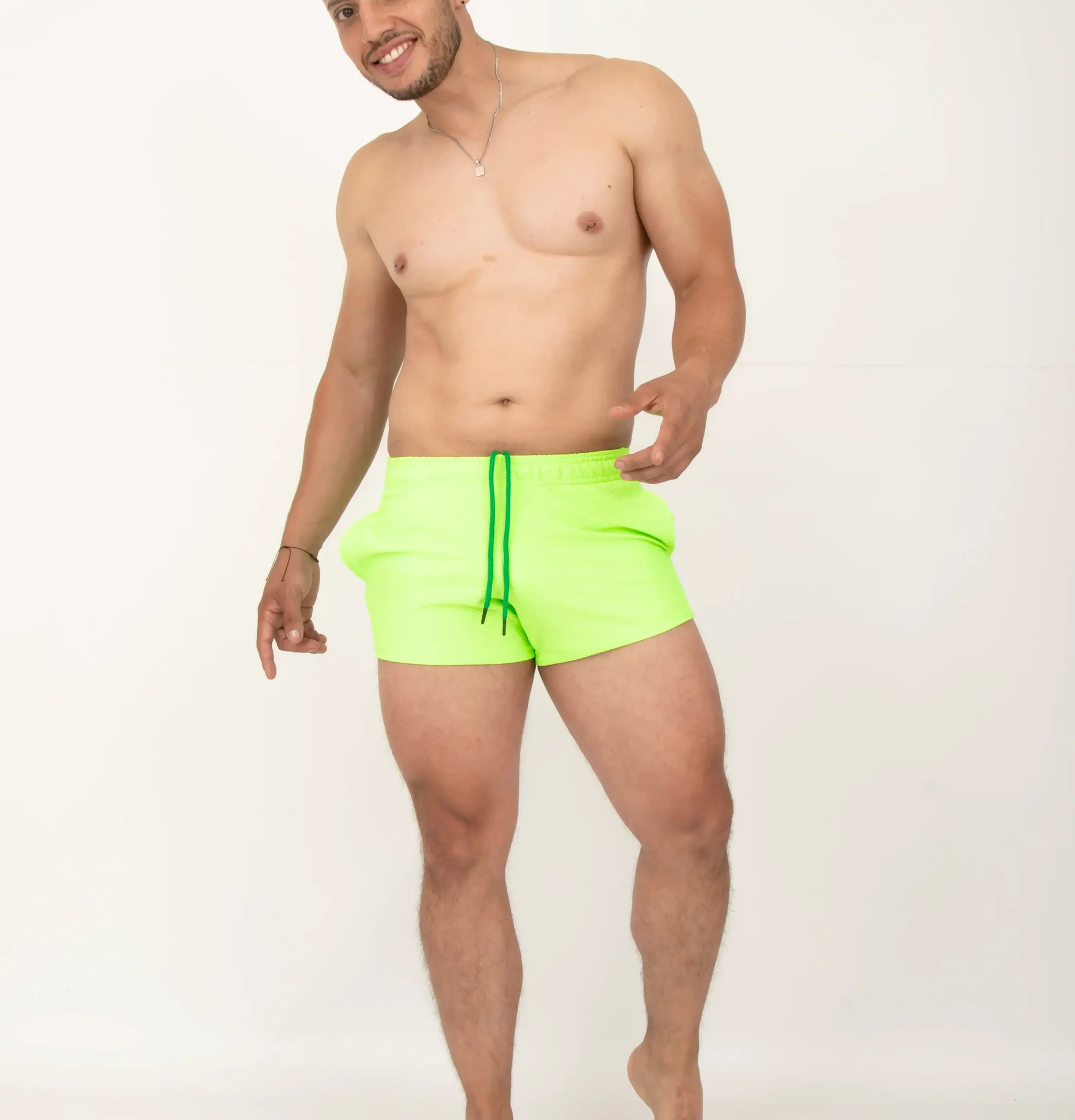 PANTALONETA CORTA VERDE NEON 3