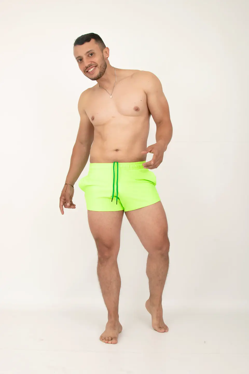 PANTALONETA CORTA VERDE NEON 3