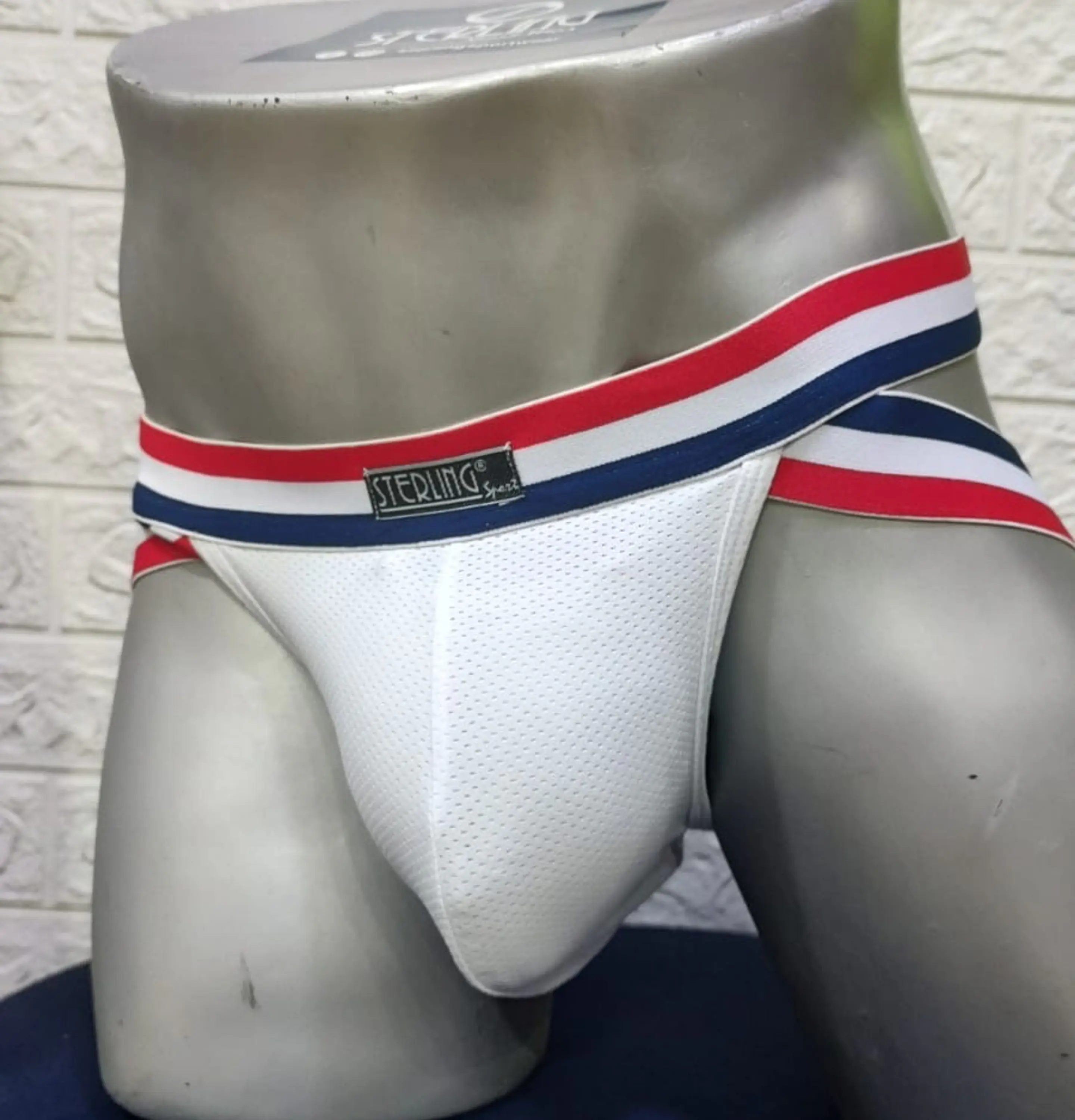 BRIEF  CON REALCE EN GLUTEO 1