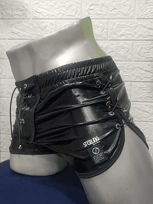 SHORT EN CUERO SINTETICO CON AMARRES