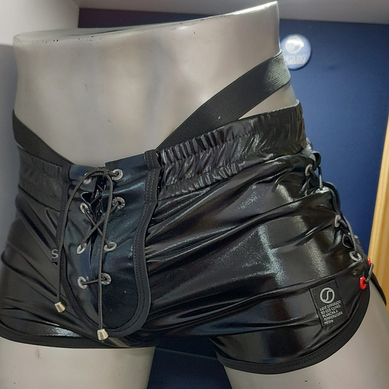 SHORT EN CUERO SINTETICO CON AMARRES 3