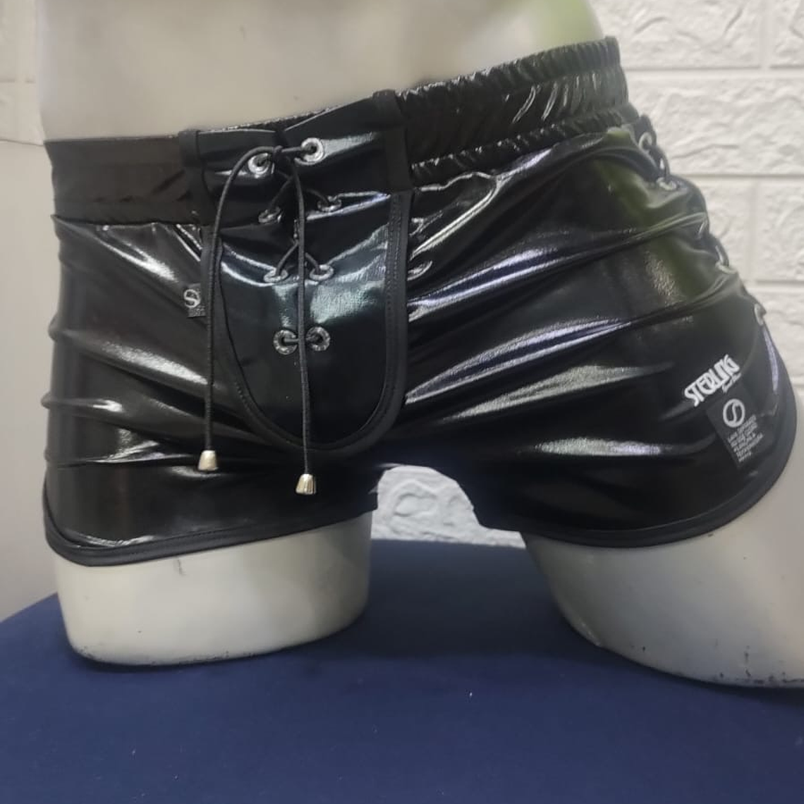 SHORT EN CUERO SINTETICO CON AMARRES 1