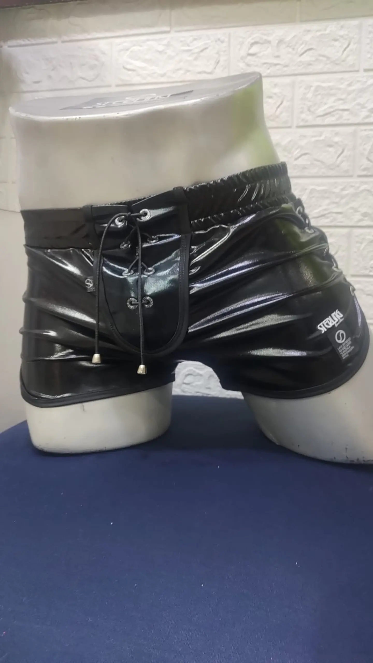 SHORT EN CUERO SINTETICO CON AMARRES 1