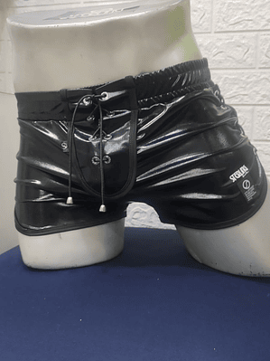 SHORT EN CUERO SINTETICO CON AMARRES