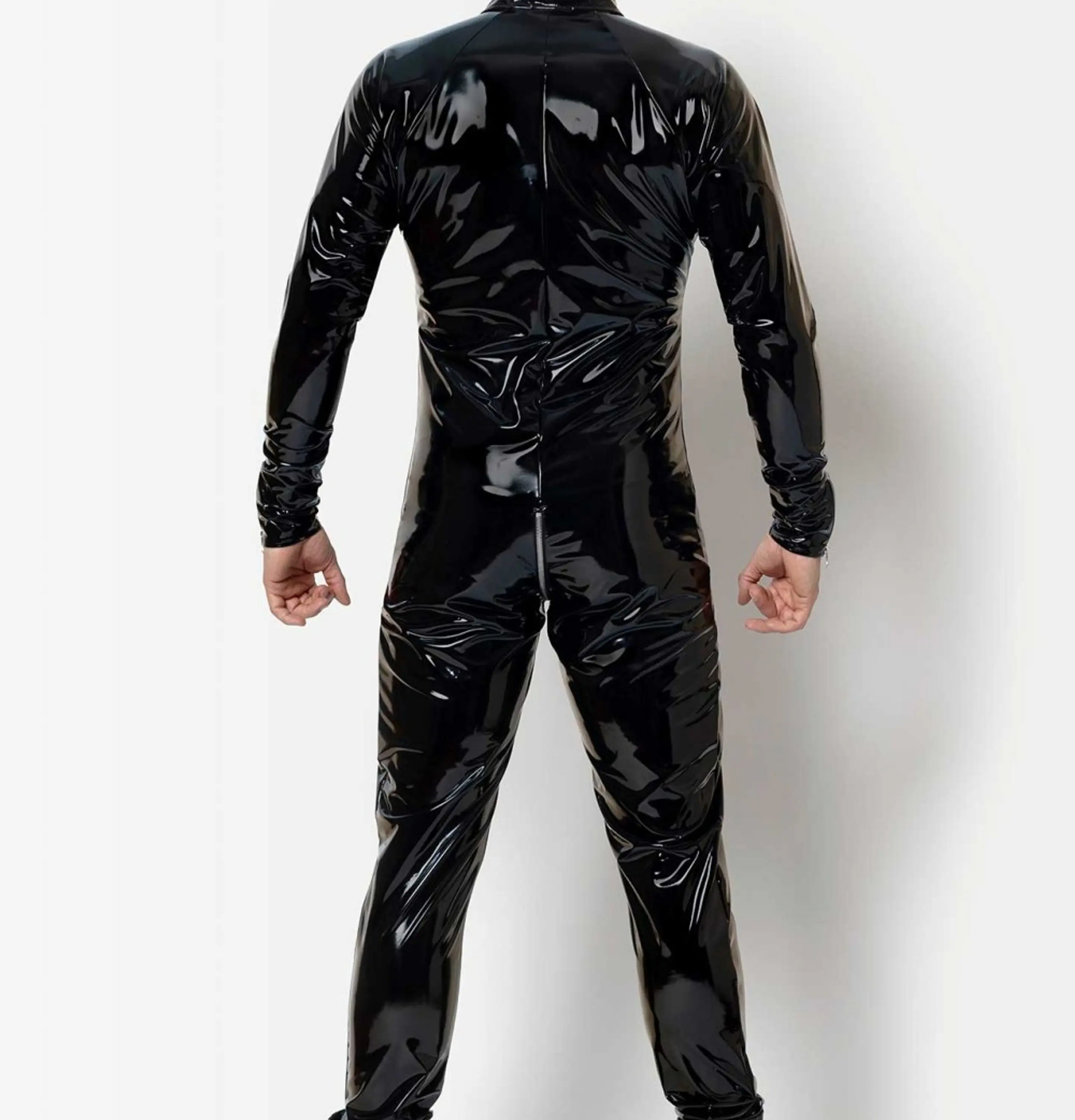 ENTERIZO EN CHAROL LATEX  4