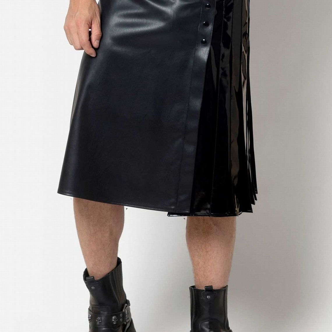 FALDA BDSM EN CUEROTEX Y SHAROL PARA HOMBRE 3