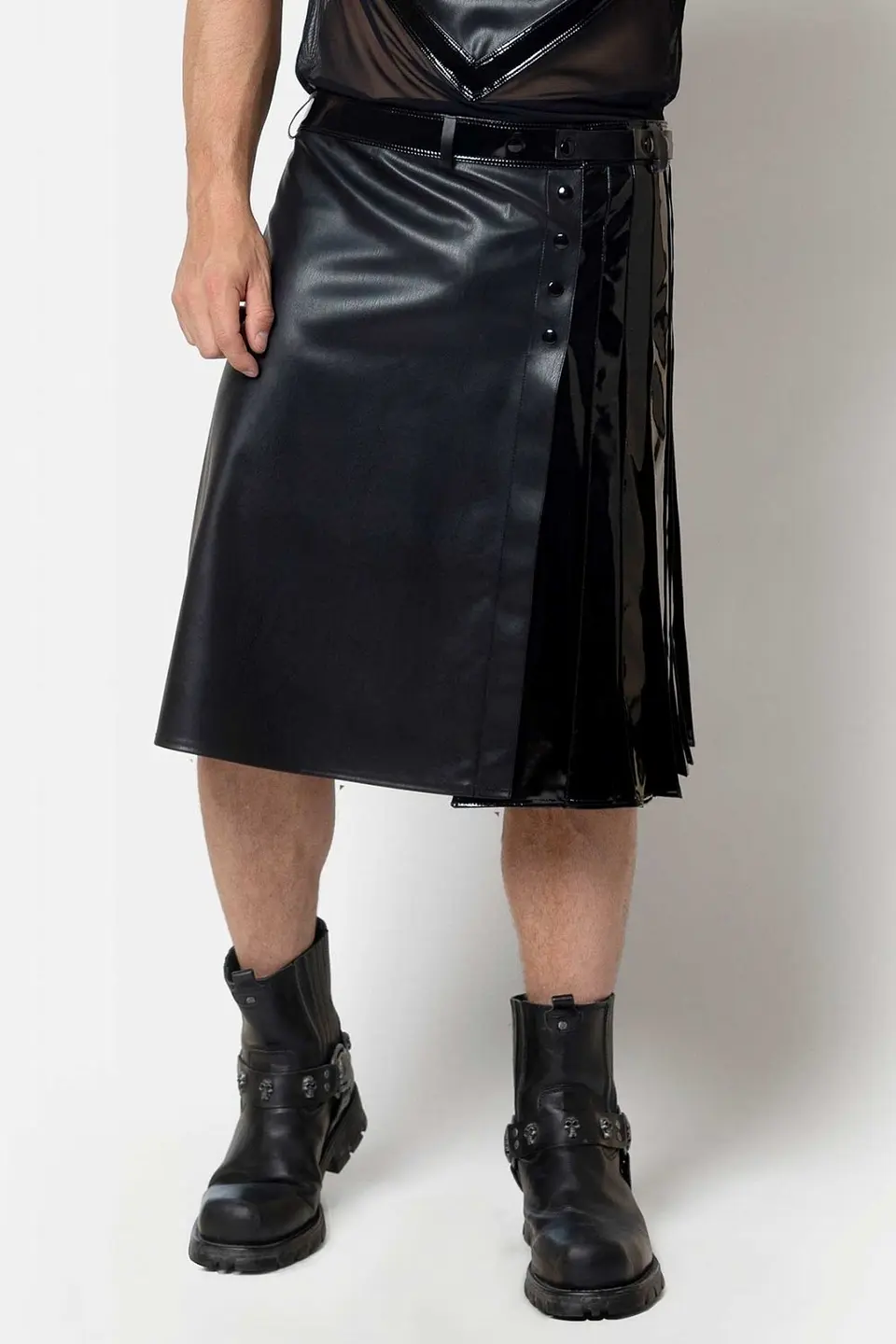 FALDA BDSM EN CUEROTEX Y SHAROL PARA HOMBRE 3