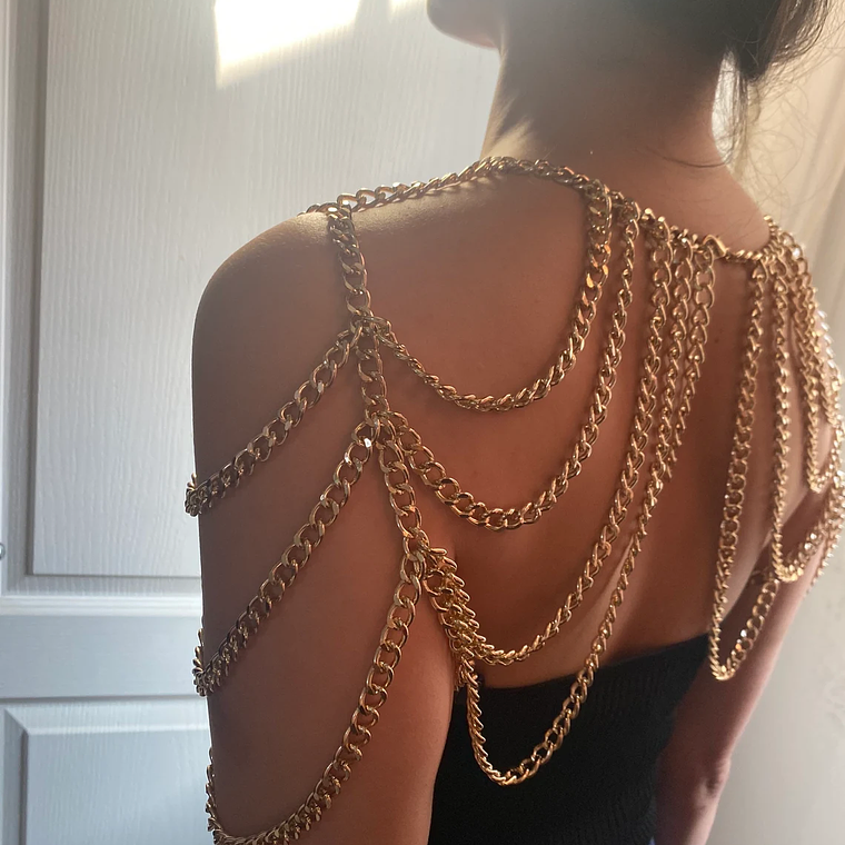 CADENA DE HOMBRO MULTICAPA DORADA UNISEX 4