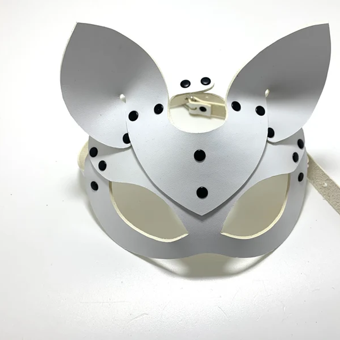 MASCARA GATO EN CUERO SINTETICO BLANCO 2