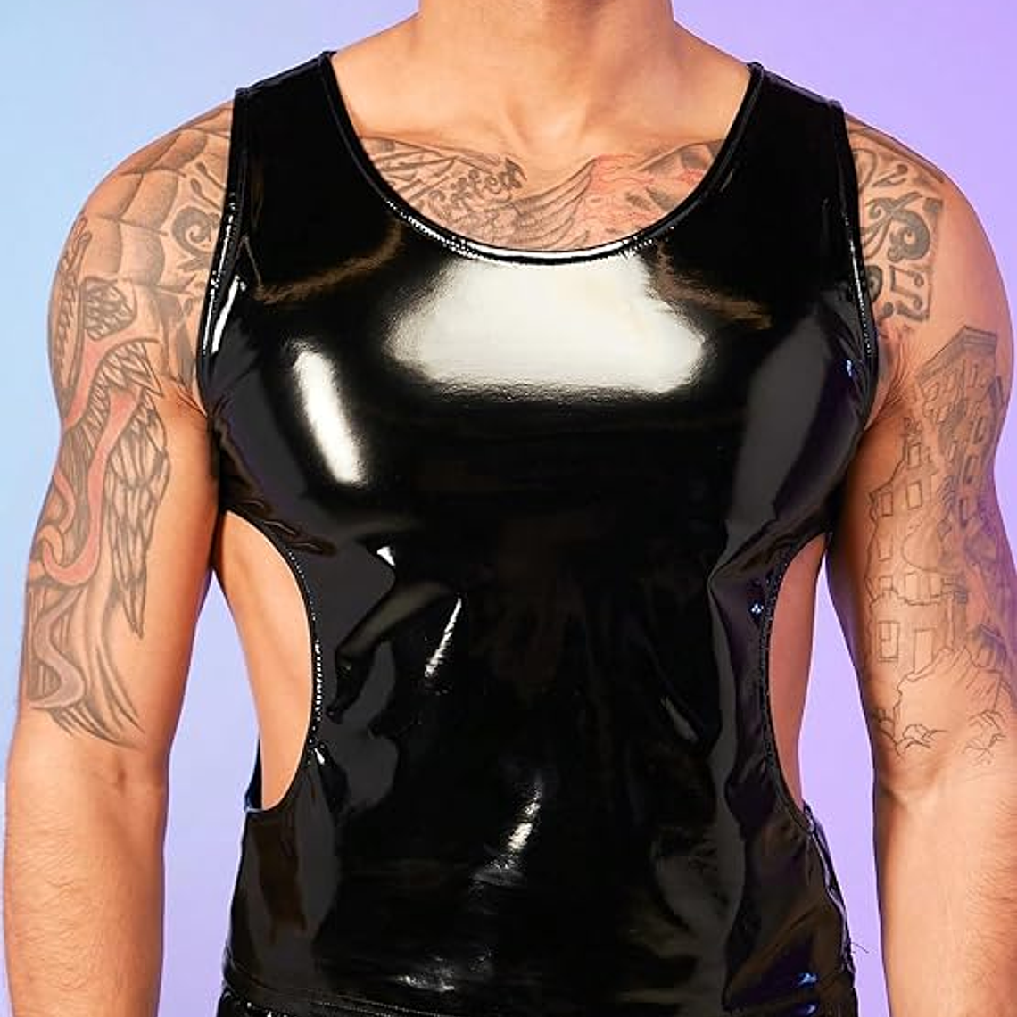 CONJUNTO SHORT Y CAMISETA  EN SHAROL LATEX CON APERTURA AL LADO 2