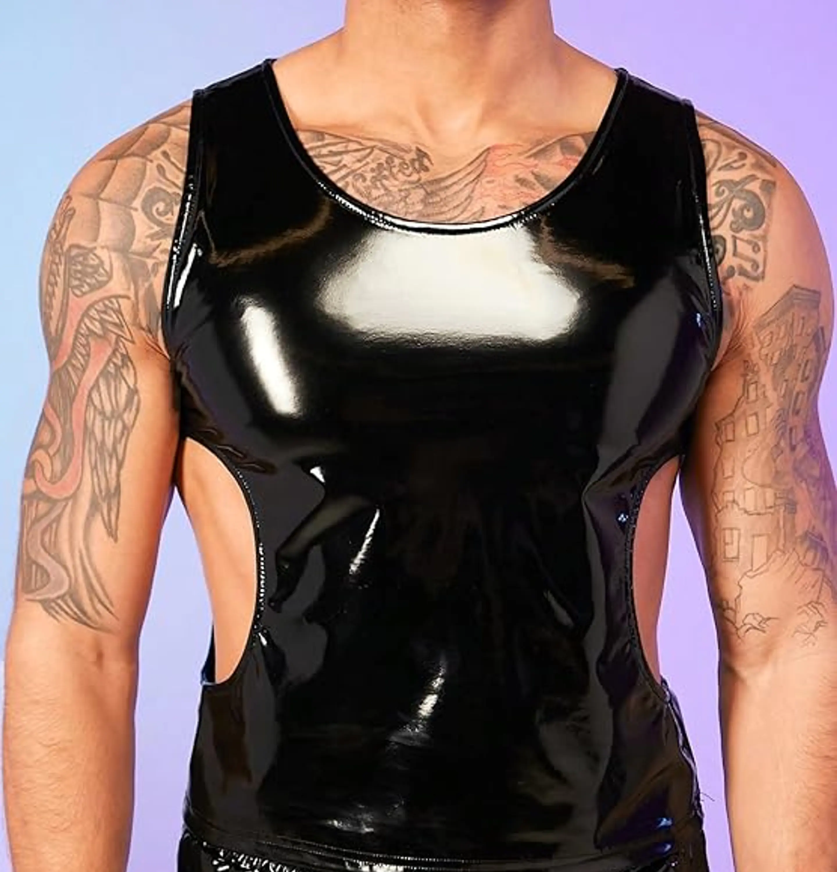 CONJUNTO SHORT Y CAMISETA  EN SHAROL LATEX CON APERTURA AL LADO 2