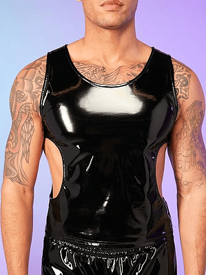 CONJUNTO SHORT Y CAMISETA  EN SHAROL LATEX CON APERTURA AL LADO