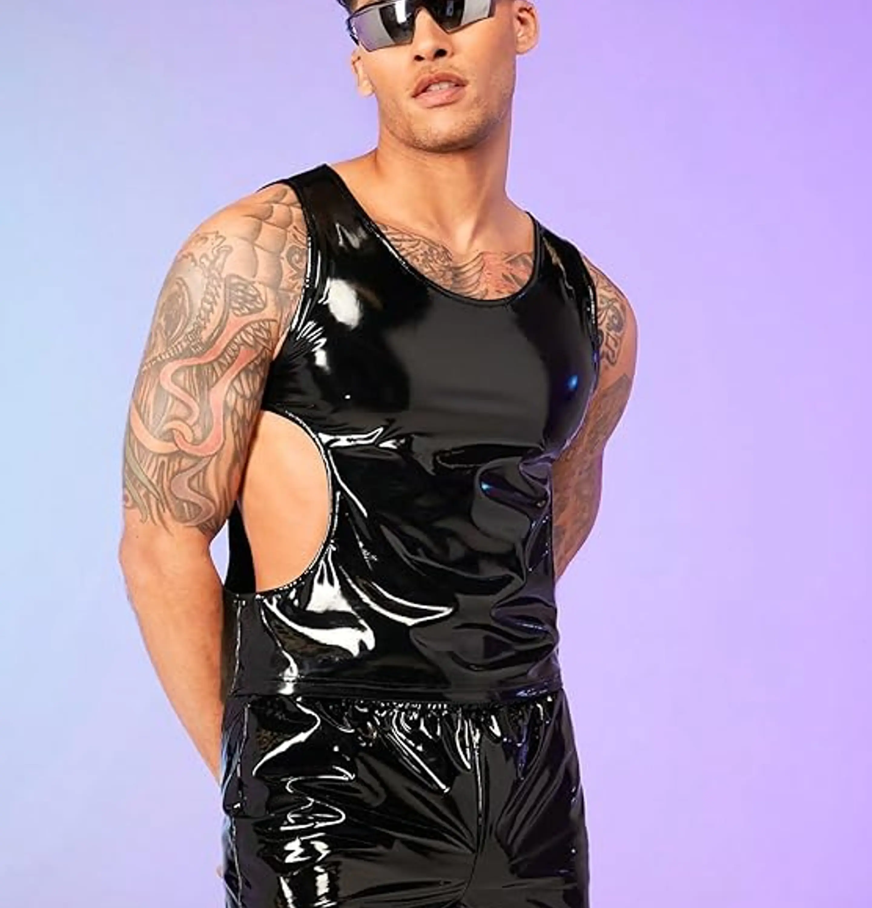 CONJUNTO SHORT Y CAMISETA  EN SHAROL LATEX CON APERTURA AL LADO 3