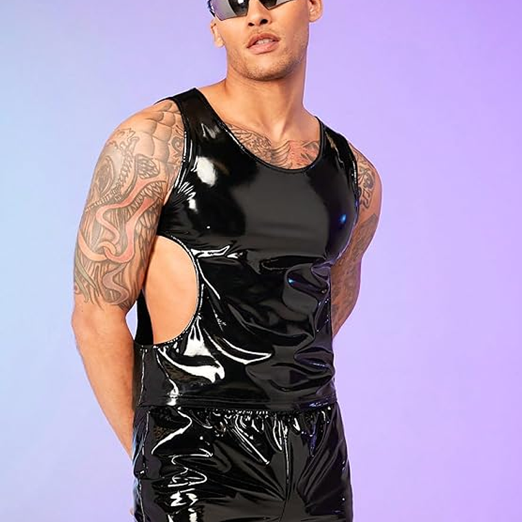 CONJUNTO SHORT Y CAMISETA  EN SHAROL LATEX CON APERTURA AL LADO 3