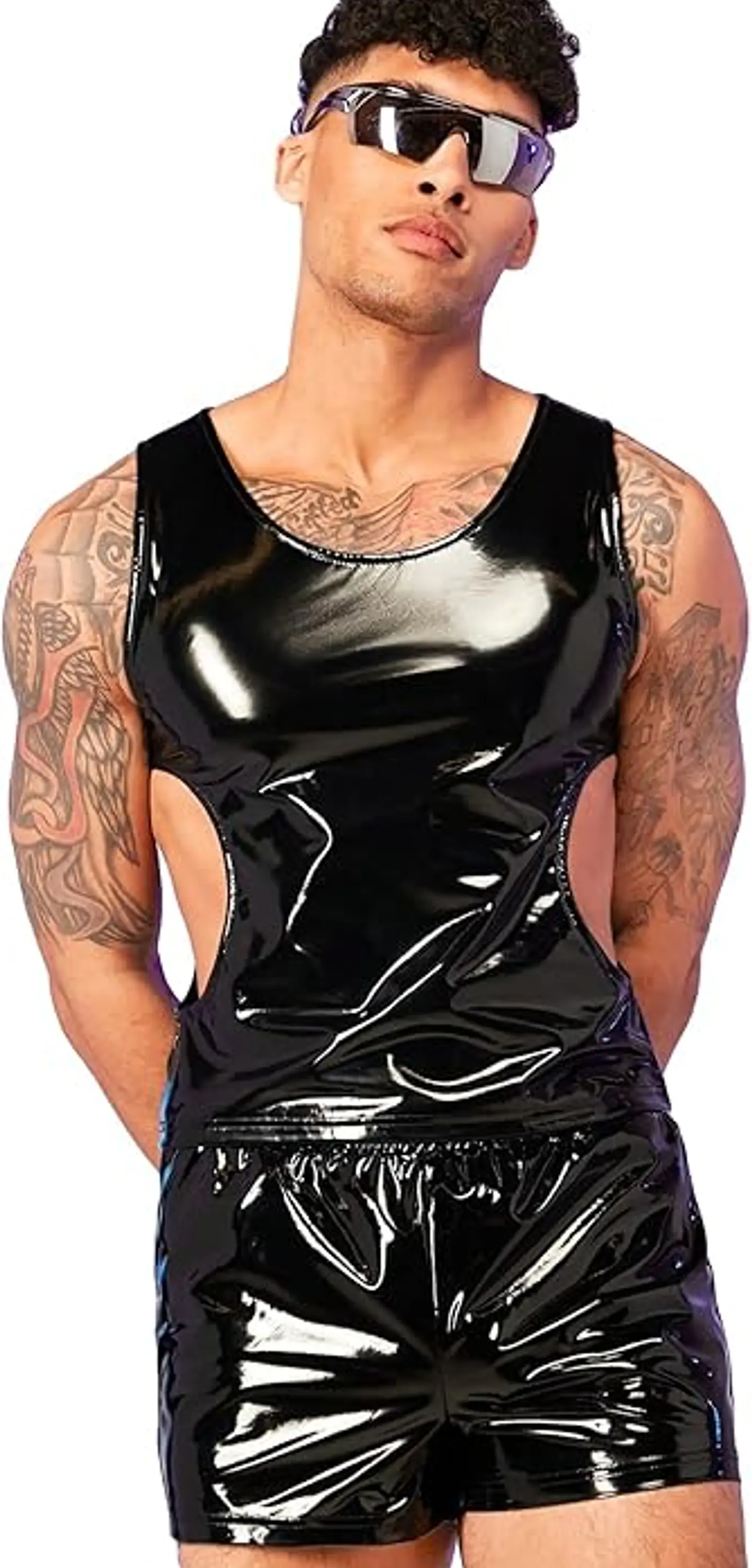CONJUNTO SHORT Y CAMISETA  EN SHAROL LATEX CON APERTURA AL LADO 5