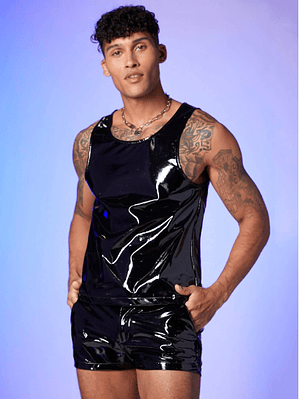 CONJUNTO SHORT Y CAMISETA  EN SHAROL LATEX CON APERTURA AL LADO