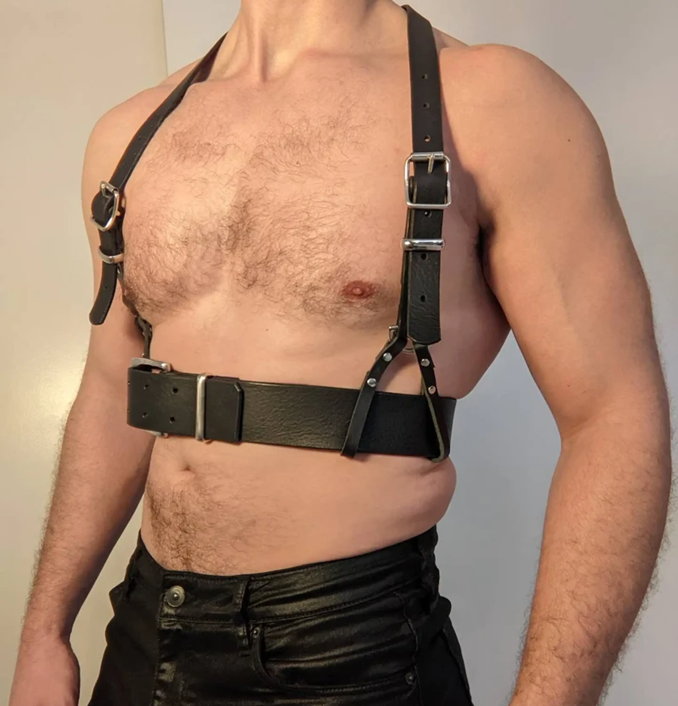 ARNES DE PECHO PARA HOMBRE NEGRO 2