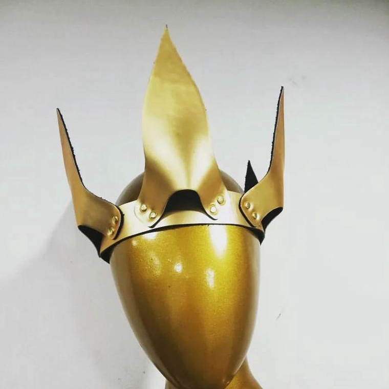 CORONA EN CUERO SINTETICO 1