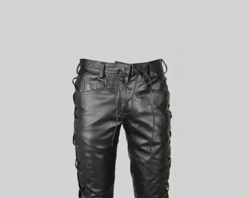 PANTALON EN CUERO SINTETICO CON CUERDA LATERAL 6