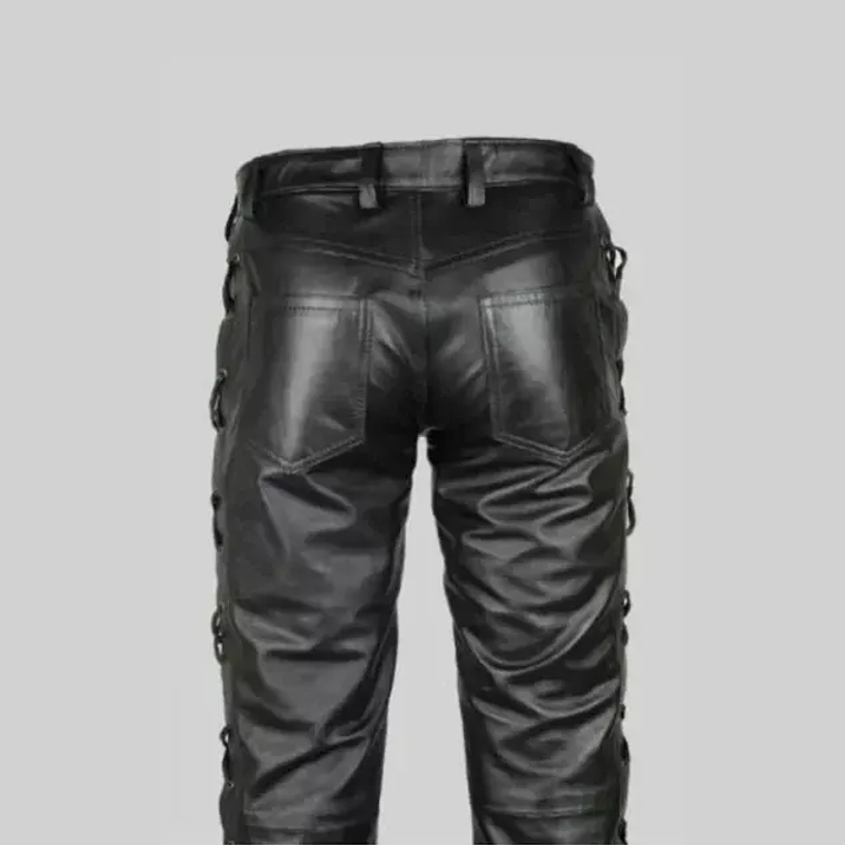 PANTALON EN CUERO SINTETICO CON CUERDA LATERAL 9