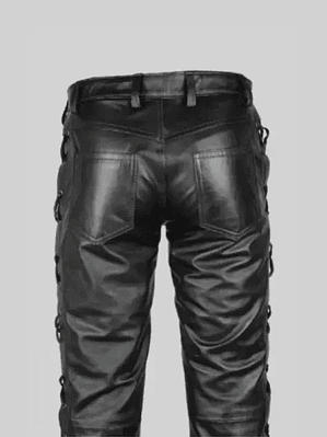 PANTALON EN CUERO SINTETICO CON CUERDA FRONTAL