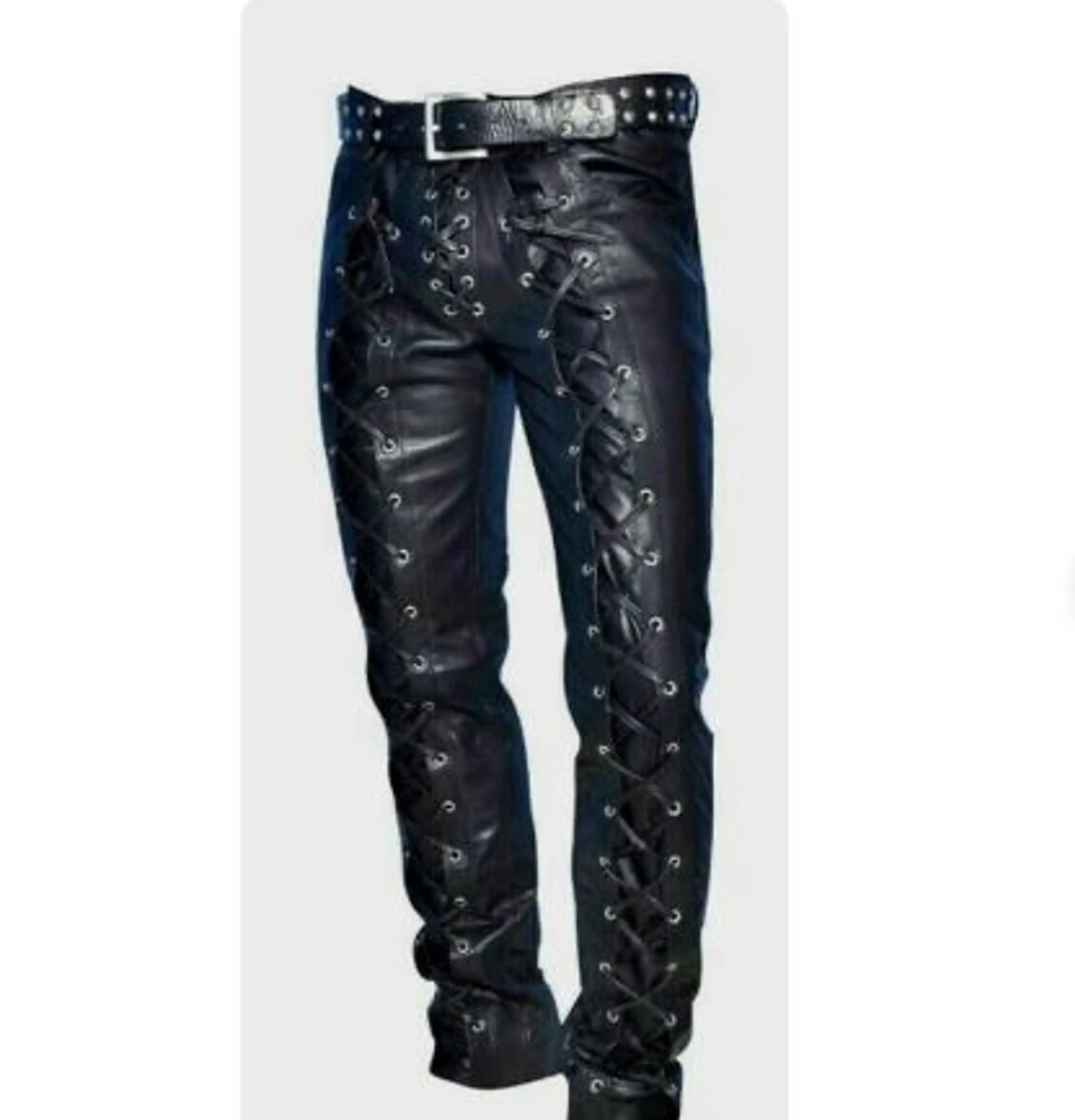 PANTALON EN CUERO SINTETICO CON CUERDA FRONTAL 1
