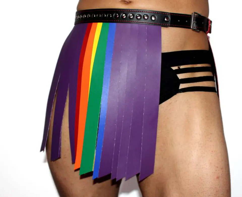 FALDA EN CUERO SINTETICO PARA HOMBRE COLORES 1