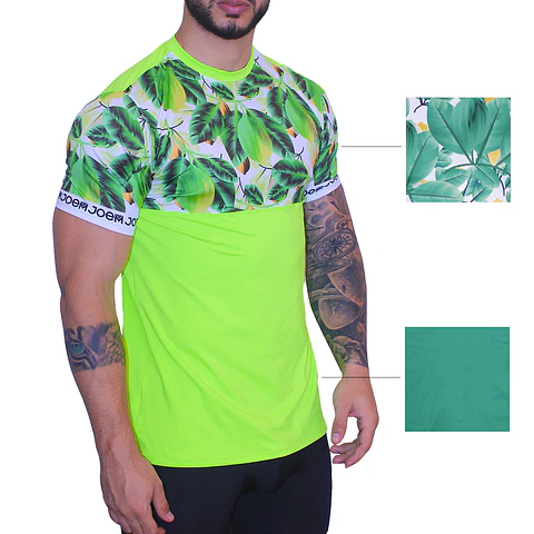 CAMISETA UNICOLOR CON CORTES ESTAMPADA