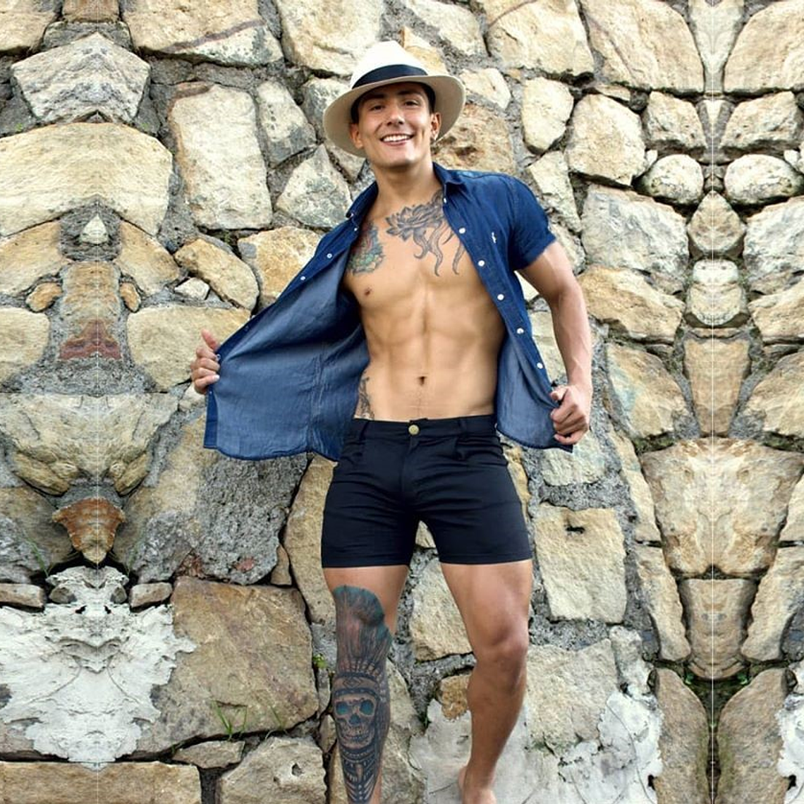 SHORT EN DRIL LYCRADO CORTO 3