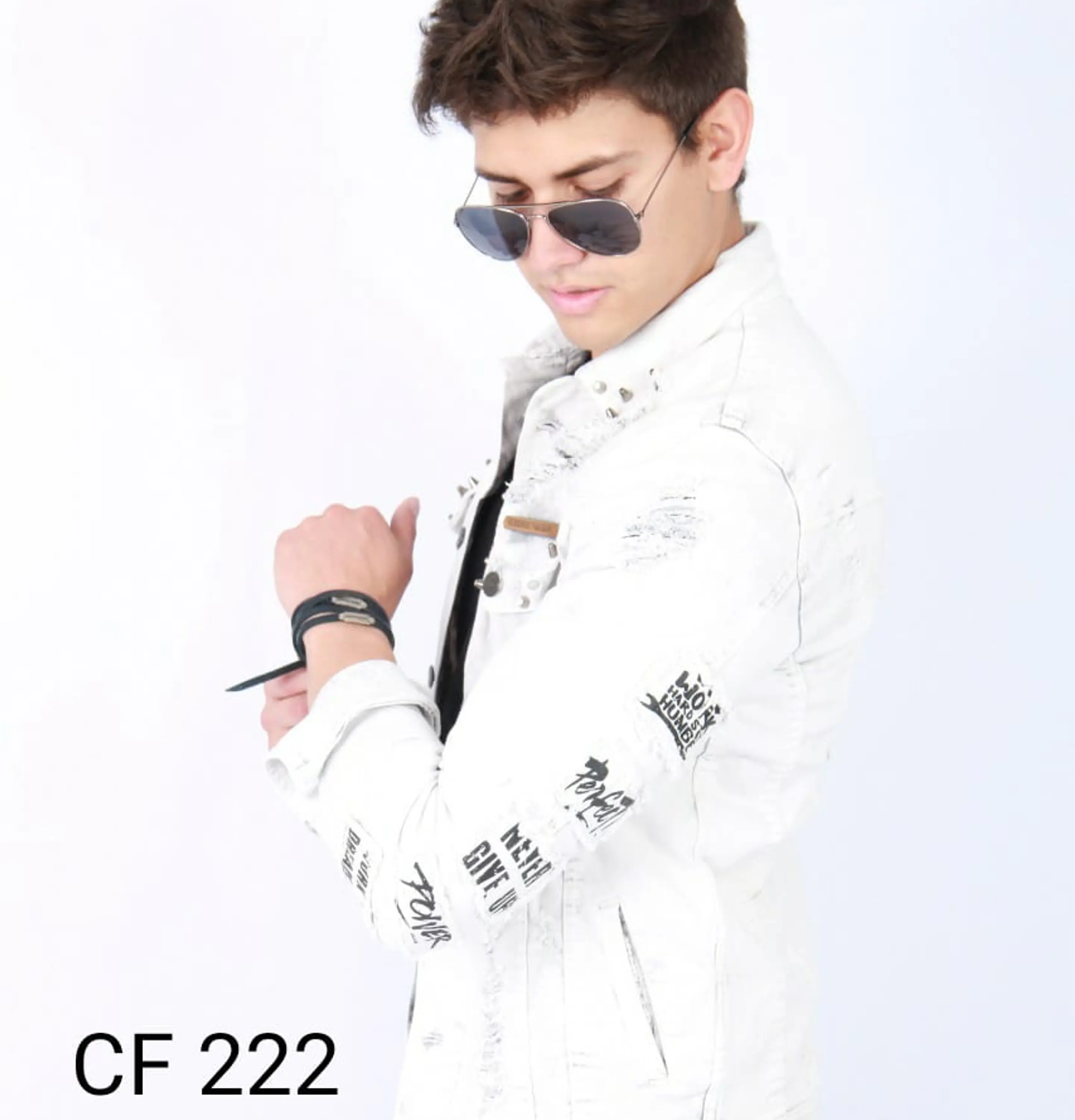 CHAQUETA EN JEANS 2