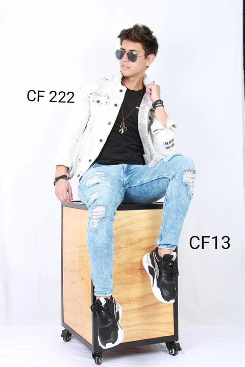 CHAQUETA EN JEANS