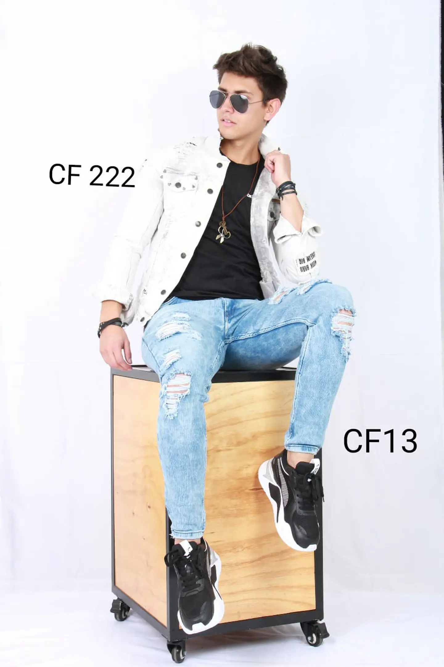 CHAQUETA EN JEANS 1