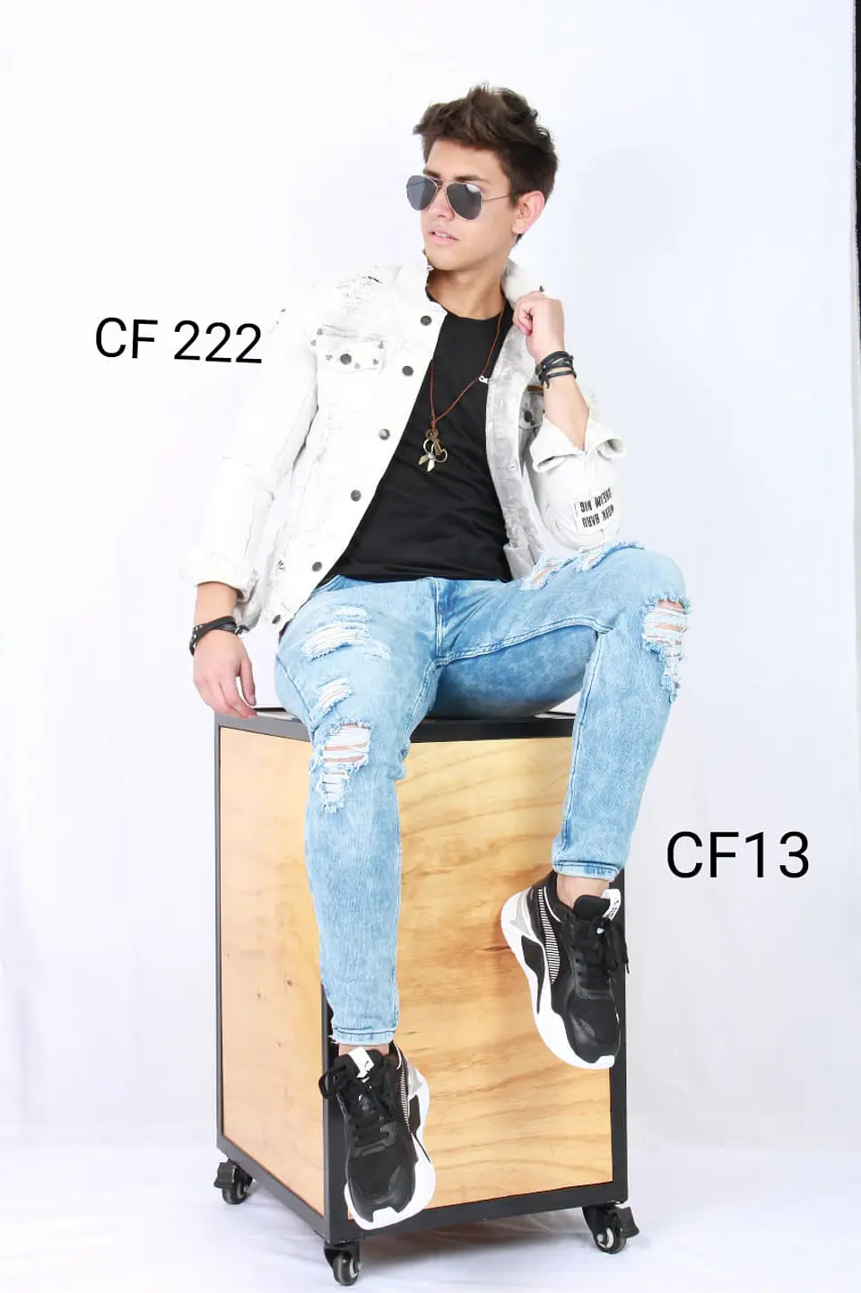 CHAQUETA EN JEANS 1