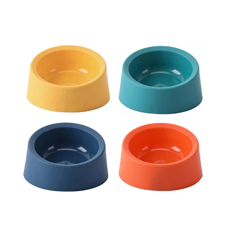 Cuenco inclinado para mascotas de plástico 14*14*8.5cm Color Aleatorio