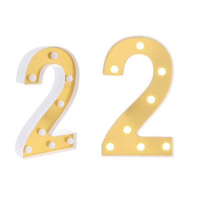 Número 2 dorado con luz LED 22cm