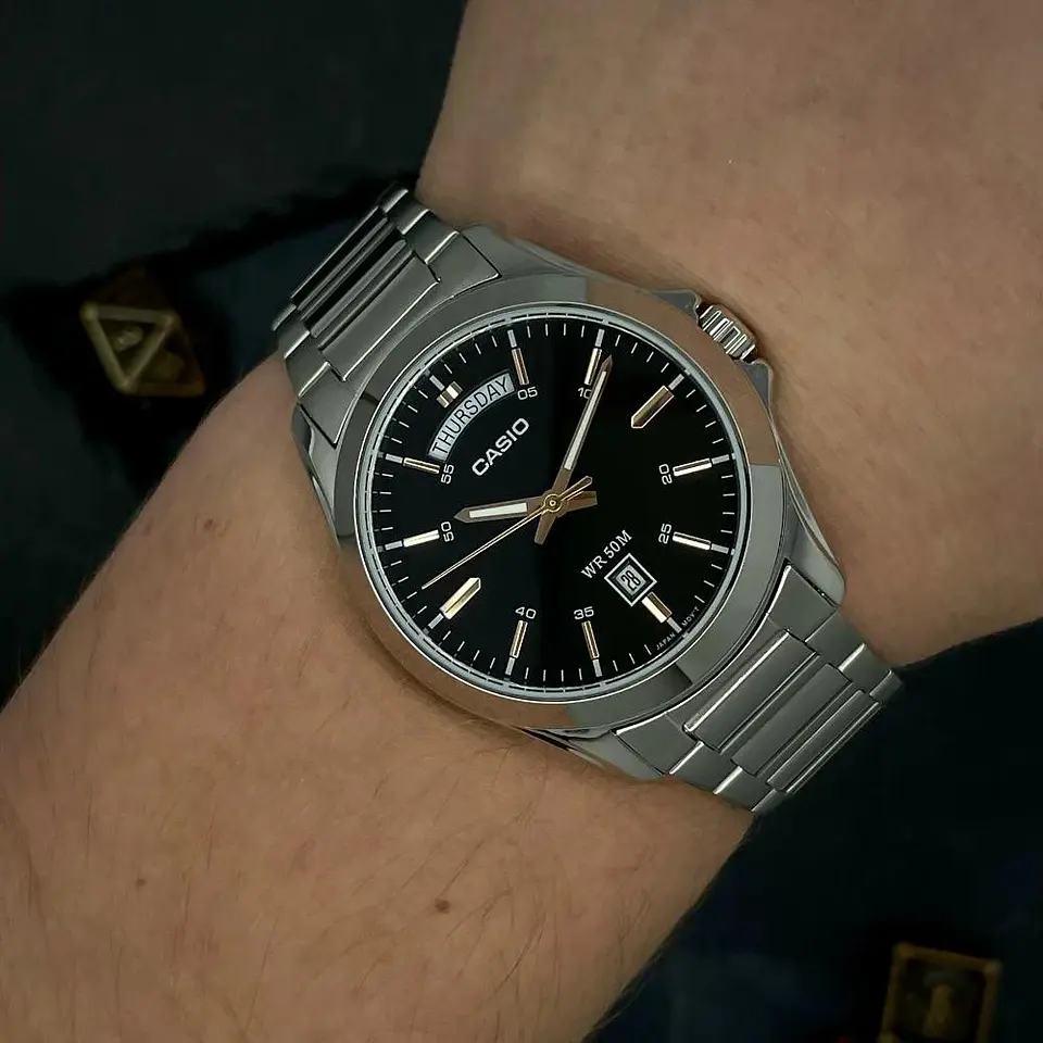 RELOJ CASIO PARA HOMBRE MTP-1370-1A2 3