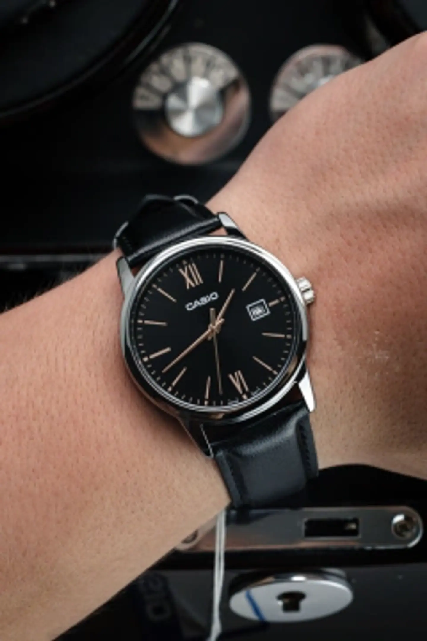 RELOJ CASIO PARA HOMBRE MTP-V002L-1B3 3